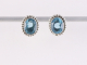 51774 Bewerkte zilveren oorstekers met blauwe topaas