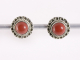 52016 Fijne bewerkte zilveren oorstekers met rode jaspis
