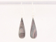 52643 Druppelvormige zilveren oorbellen met zwarte parelmoer