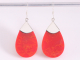 52804 Grote druppelvormige zilveren oorbellen met rode koraal
