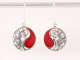 52857 Ronde opengewerkte zilveren oorbellen met rode koraal