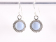 53253 Fijne bewerkte ronde zilveren oorbellen met blauwe opaal