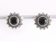 53459 Fijne bewerkte ronde zilveren oorstekers met onyx