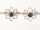 53506 Opengewerkte zilveren lotus oorstekers met granaat