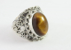 21716 Bewerkte zilveren ring met tijgeroog