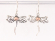 53622 Fijne zilveren libelle oorbellen met 18k gouden decoratie