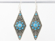 54618 Traditionele bewerkte lange zilveren oorbellen met blauwe turkoois