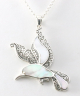 42397+HK Zilveren kolibrie hanger met parelmoer aan ketting