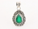 41111 Bewerkte zilveren hanger met groene onyx