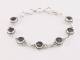 31538 Bewerkte zilveren schakelarmband met rookkwarts