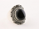 23004 Bewerkte zilveren ring met onyx