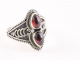 23170 Bewerkte zilveren ring met granaat
