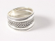 21751 Brede zilveren ring met meandergravering