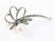 62107 Zilveren broche met zoetwater parel en marcasiet