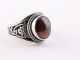 22228 Bewerkte zilveren ring met granaat