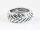 25304 Zware zilveren ring met gegraveerd kabelpatroon