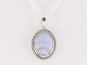 41147+HK Bewerkte zilveren hanger met blauwe lace agaat aan ketting