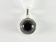 40639+HK Ronde bewerkte zilveren hanger met onyx aan ketting