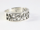 24406 Fijne opengewerkte zilveren ring met bloemen patroon