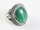 25413 Zware bewerkte zilveren ring met malachiet