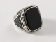 21388-21.5 Bewerkte zilveren herenring met onyx