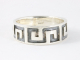 25478 Zware zilveren ring met Grieks motief