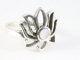 25222 Opengewerkte zilveren lotus bloem ring met parelmoer
