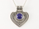 40964+HK Traditionele bewerkte zilveren hanger met lapis lazuli aan ketting