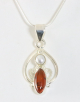 43372+HK Fijne opengewerkte zilveren hanger met amber en zoetwater parel aan ketting