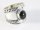 25249 Bewerkte zilveren ring met onyx