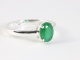 24442 Fijne hoogglans zilveren ring met smaragd
