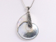 40909+HK Bewerkte zilveren hanger met grote nautilus schelp aan snake ketting