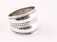 24277 Brede zilveren ring met kabelpatronen