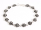 32295 Zilveren armband met roosjes