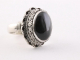 22032 Zware bewerkte zilveren ring met onyx - maat 18