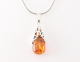 41118+HK Fijne bewerkte zilveren hanger met amber aan ketting