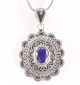 41873+HK Grote bewerkte zilveren hanger met blauwe saffier aan vossenstaart ketting