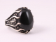 21860 Bewerkte zilveren herenring met onyx