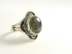 21309 Fijne bewerkte zilveren ring met labradoriet