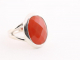 23352 Ovale zilveren ring met gefacetteerde carneool