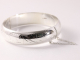 32126 Brede hoogglans zilveren bangle met fantasiegravering en kliksluiting